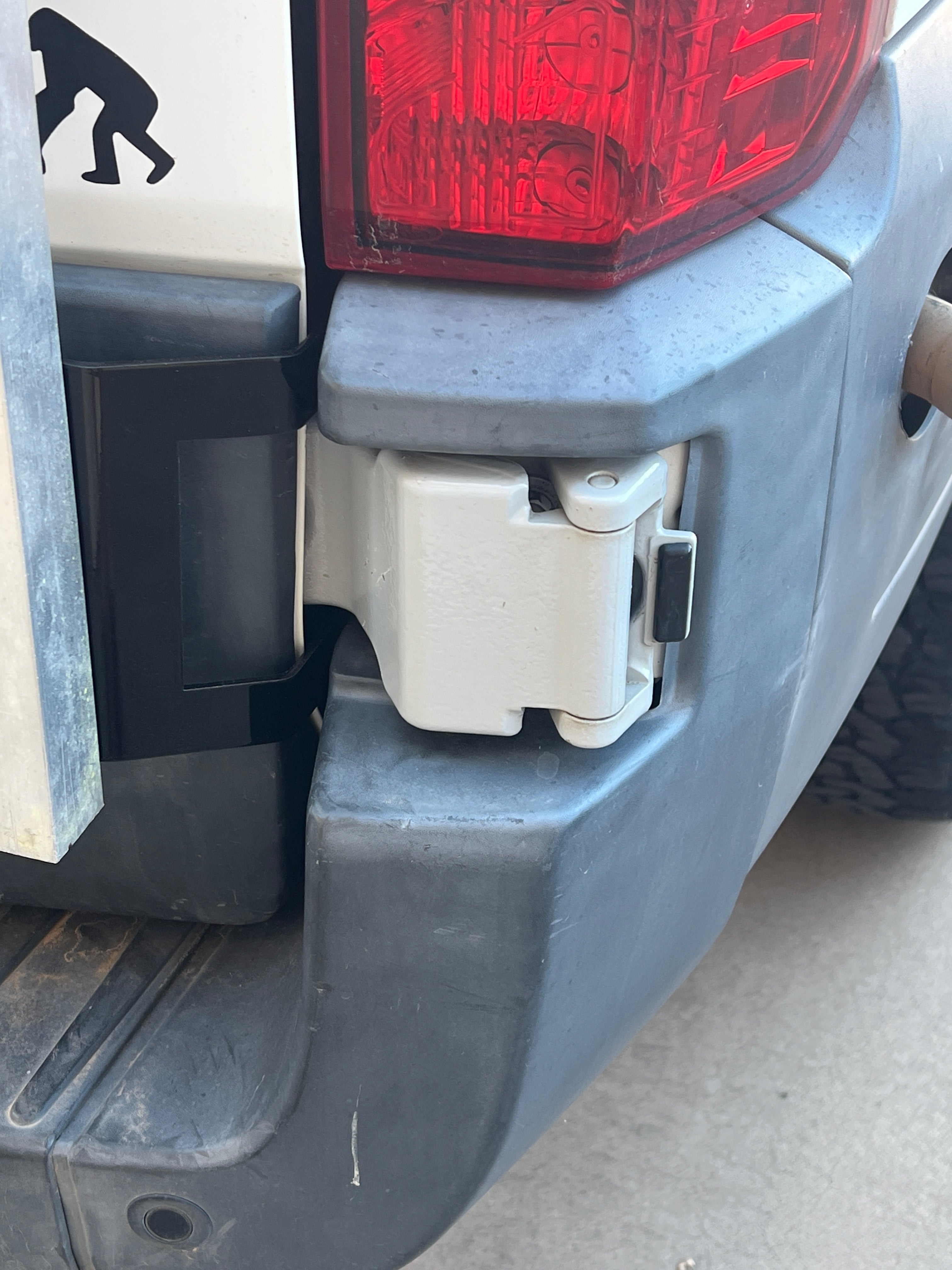 Ford Transit passenger's side rear door mounts for 180 degree hinges