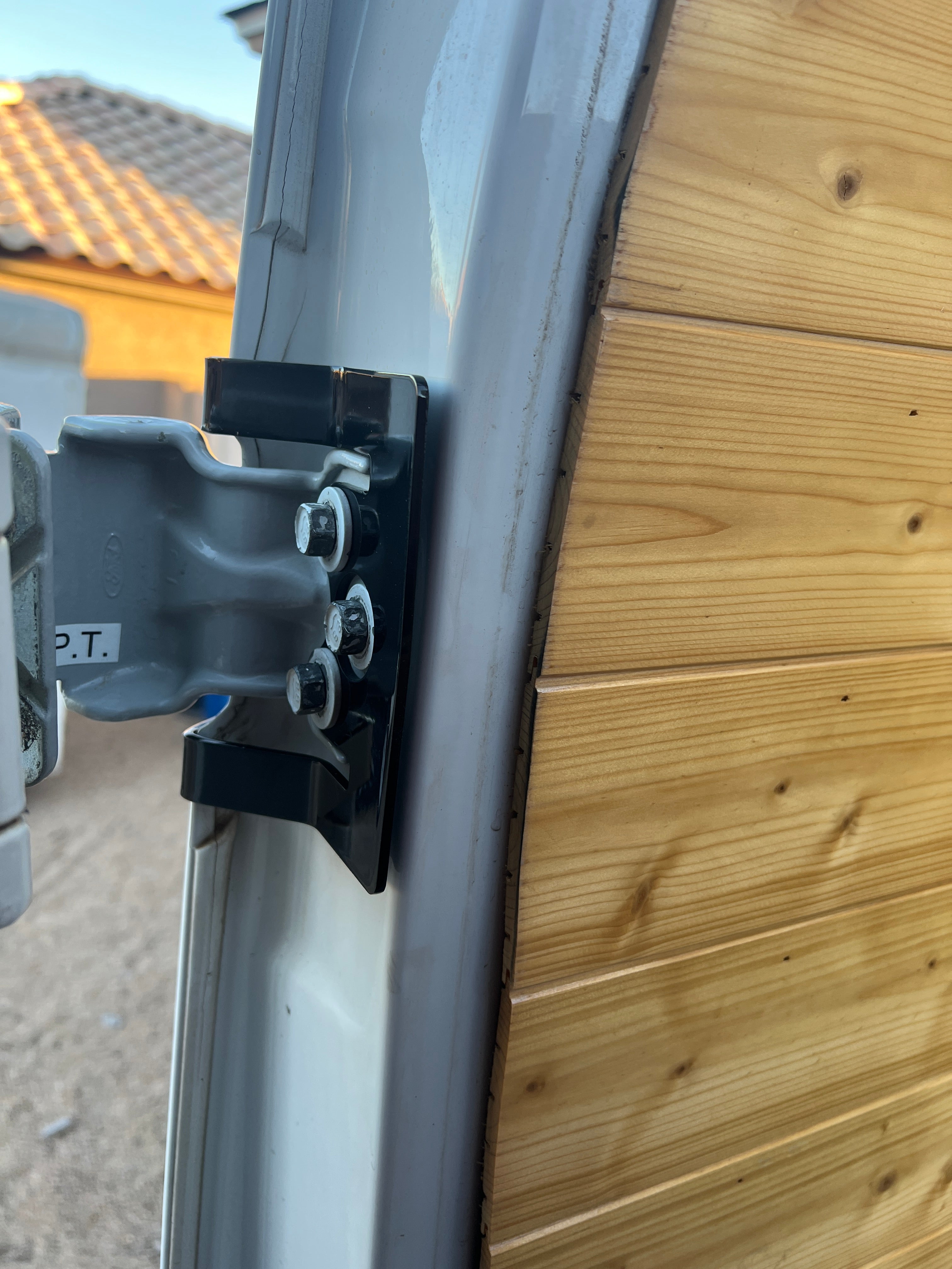 Ford Transit passenger's side rear door mounts for 180 degree hinges